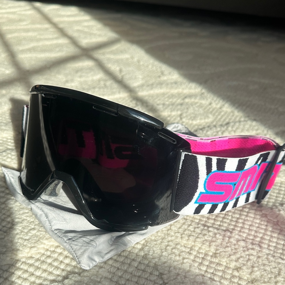 SMITH Ski Snow Black and Pink Women's Goggles